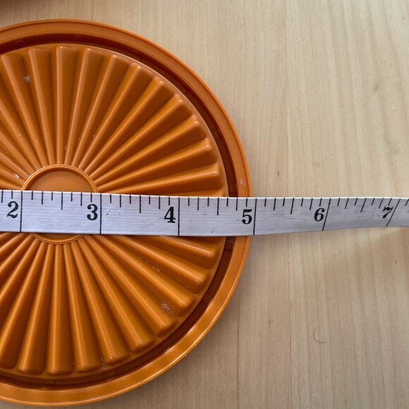 Tupperware - 2 Round Servalier Containers - Picture 8 of 8